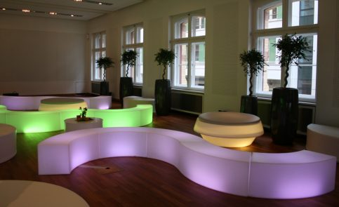 Gio POUF LED beleuchtet mieten - bei SUITESTUFF GmbH