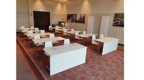 Konferenztisch II LIFESTYLE weiss mieten - bei SUITESTUFF GmbH - Hotel Leonardo München