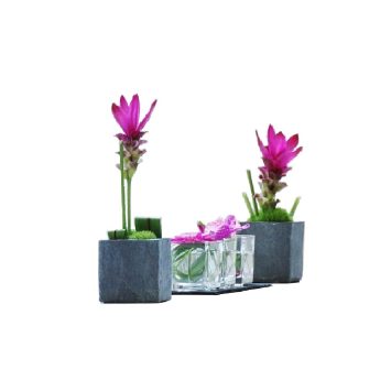 Frische Blumendekoration für Esstisch mit Granitvasen mieten - bei SUITESTUFF GmbH